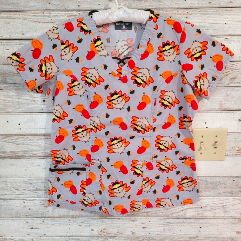 Thanksgiving UA butter soft small scrub top